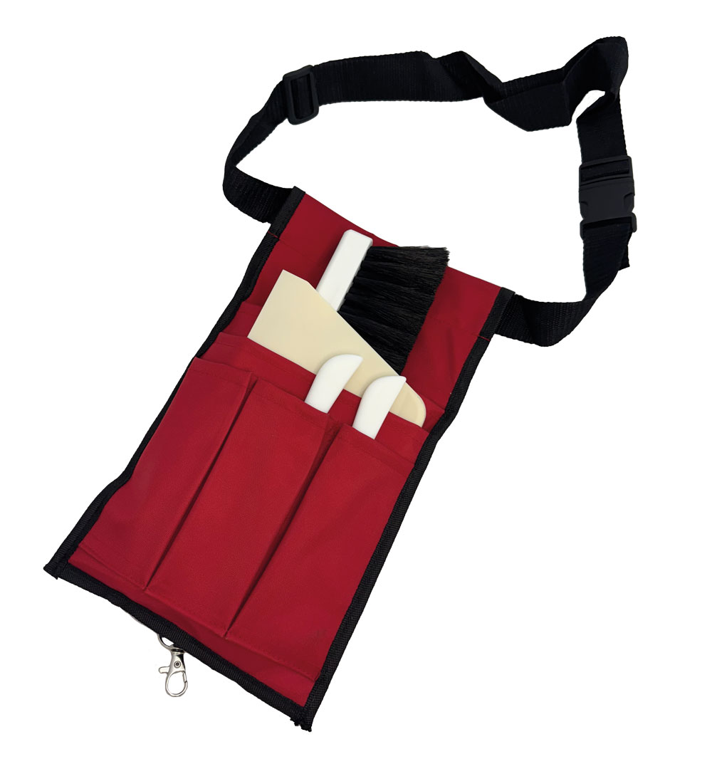 Gürteltasche rot mit weißem Inhalt